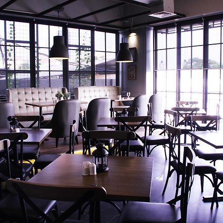Maple Hotel Grogol Джакарта Экстерьер фото
