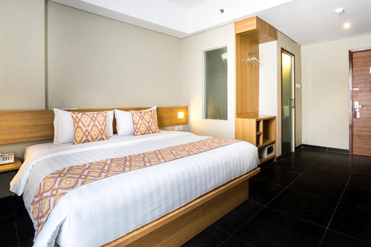 Maple Hotel Grogol Джакарта Экстерьер фото