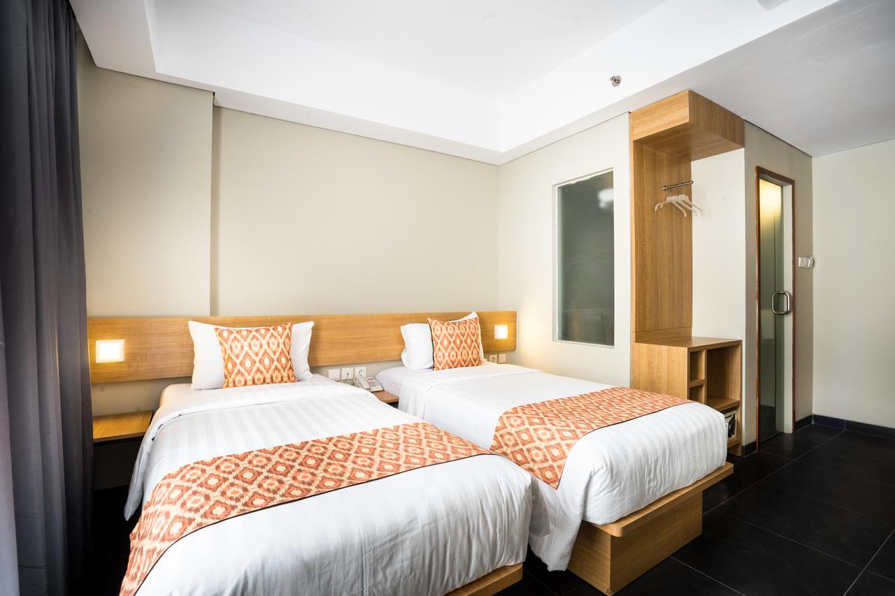 Maple Hotel Grogol Джакарта Экстерьер фото